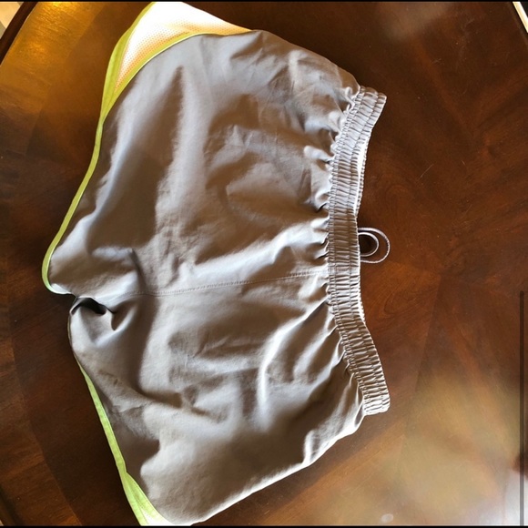 Under Armour athletic running gym shorts - Picture 4 of 5